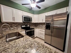1100 Pondella Rd in Cape Coral, FL - Building Photo - Building Photo