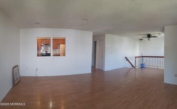320 Tulip Ln in Freehold, NJ - Building Photo - Building Photo