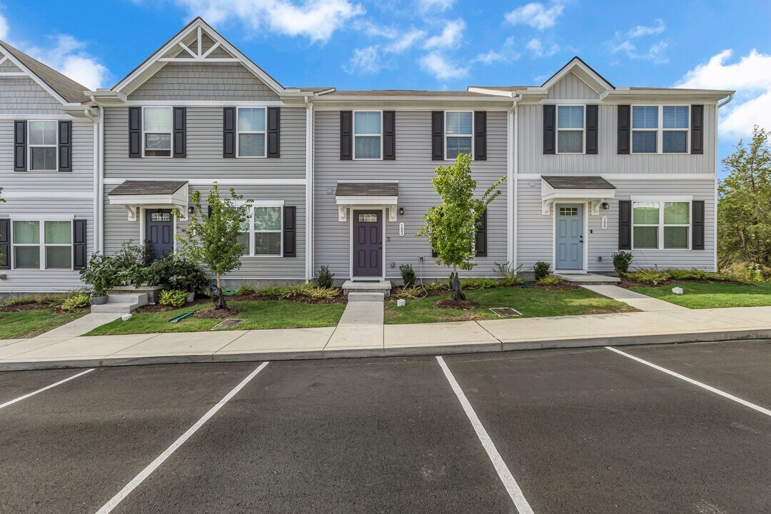 2757 Thornton Grove Blvd in Nashville, TN - Building Photo