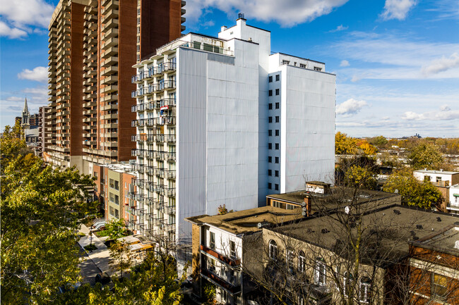 Le Manoir LaFontaine in Montréal, QC - Building Photo - Building Photo