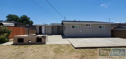 525 W Tunnell St in Santa Maria, CA - Building Photo - Building Photo