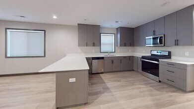 1800 Como Ave SE in Minneapolis, MN - Building Photo - Building Photo