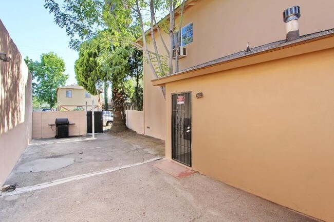 6600 Woodman Ave in Van Nuys, CA - Building Photo - Building Photo