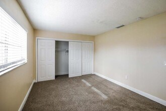 350 NW 99th Way in Pembroke Pines, FL - Building Photo - Building Photo