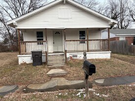 1209 Pearson Pl in High Point, NC - Building Photo