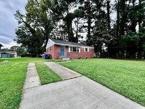 1008 Truman Rd in Suffolk, VA - Foto de edificio - Building Photo