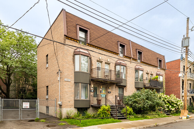 1590-1622 Montcalm Rue in Montréal, QC - Building Photo - Building Photo