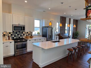 3542 Warder St NW-Unit -301 in Washington, DC - Building Photo - Building Photo