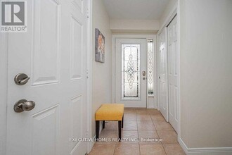 129 Periwinkle Dr in Hamilton, ON - Building Photo - Building Photo