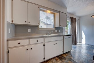 8600 Woodstone Dr in Austin, TX - Foto de edificio - Building Photo