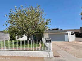 2808 W Morten Ave in Phoenix, AZ - Building Photo