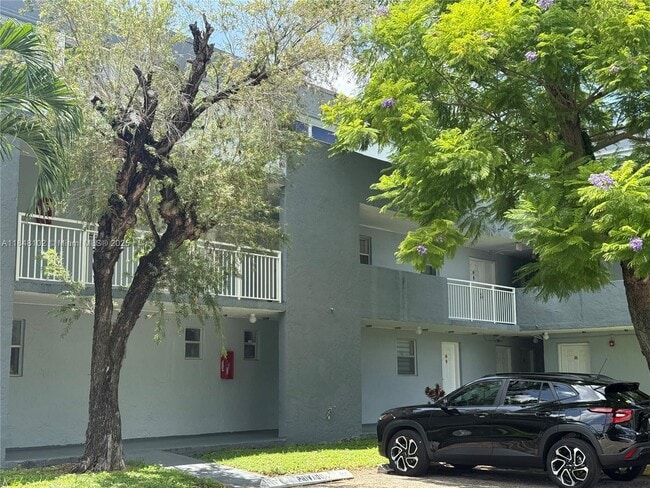 9371 Fontainebleau Blvd