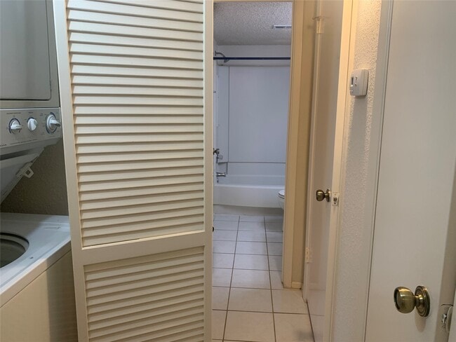 2510 Grants Lake Blvd in Sugar Land, TX - Building Photo - Building Photo