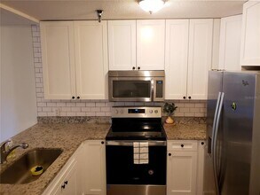 15215 Amberly Dr in Tampa, FL - Building Photo - Building Photo