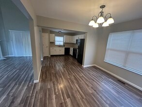 331 Almond Tree Ct in Troy, MO - Foto de edificio - Building Photo