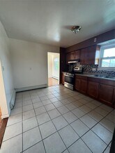 150 Carnegie Ave in Elmont, NY - Foto de edificio - Building Photo