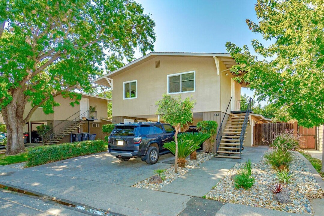 547 I St-Unit -547 I Street in Davis, CA - Building Photo