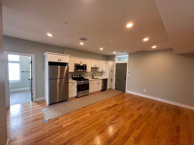 16 Baker Ct, Unit 1 in Boston, MA - Building Photo - Building Photo