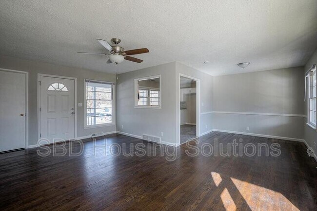 7857 James A Reed Rd in Kansas City, MO - Building Photo - Building Photo