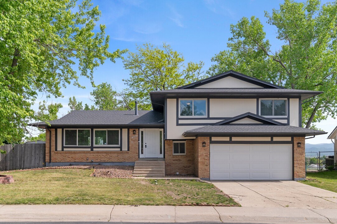 12992 W Jewell Cir in Lakewood, CO - Foto de edificio