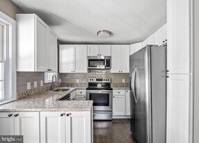 2617 E Maple St in Alexandria, VA - Building Photo