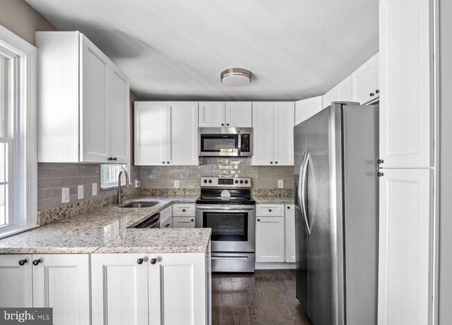 property at 2617 E Maple St