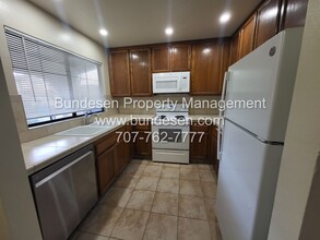 962 Hacienda Cir in Rohnert Park, CA - Building Photo - Building Photo