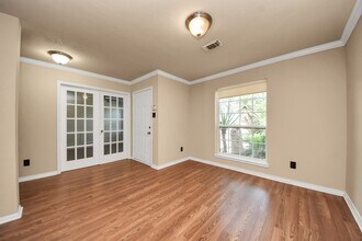 1702 Kemah Oaks Dr in Kemah, TX - Building Photo - Building Photo