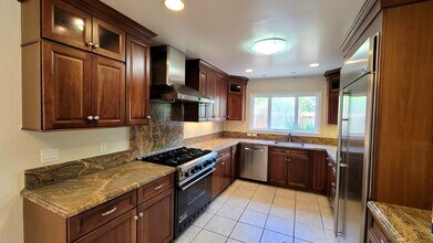 439 Valencia Dr in Los Altos, CA - Building Photo - Building Photo