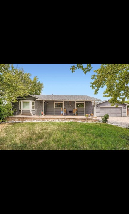 1977 Altura Blvd in Aurora, CO - Building Photo