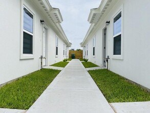 11 West Dr in Pharr, TX - Foto de edificio - Building Photo