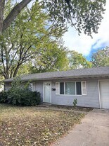 402 S Dodson Dr in Urbana, IL - Building Photo