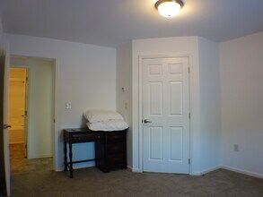 46 York Woods Rd in South Berwick, ME - Building Photo - Building Photo