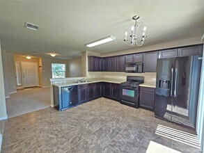 412 Summerside Ave in Lockhart, TX - Building Photo - Building Photo