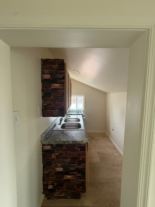 3203 Vickers Rd in Baltimore, MD - Foto de edificio - Building Photo