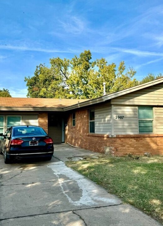 2907 SW 54th St in Oklahoma City, OK - Foto de edificio