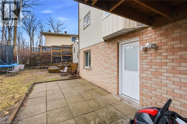 235 Southwood Dr in Kitchener, ON - Building Photo - Building Photo