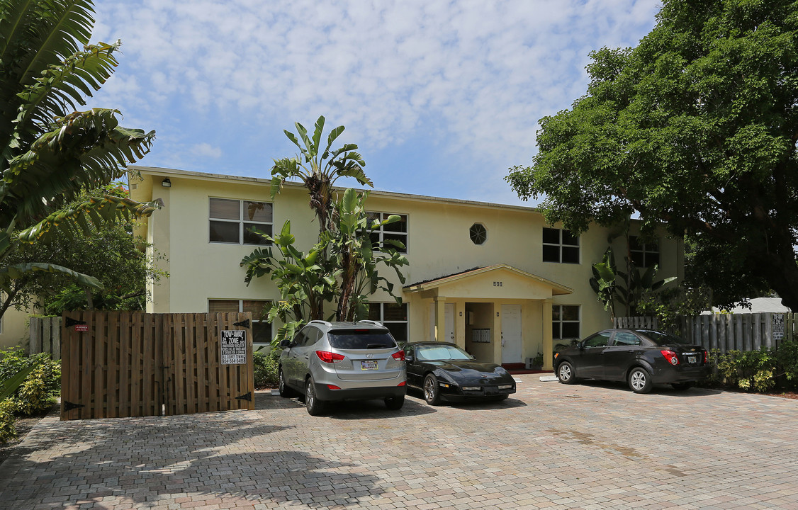 530 NE 15th Ct in Fort Lauderdale, FL - Building Photo