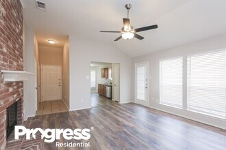 308 Oak Meadow Ln in Cedar Hill, TX - Foto de edificio - Building Photo