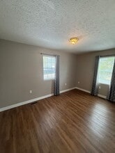 264 Peterson Ave in Auburn, KY - Building Photo - Building Photo