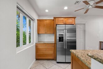 1120 N Palmway in Lake Worth Beach, FL - Building Photo - Building Photo