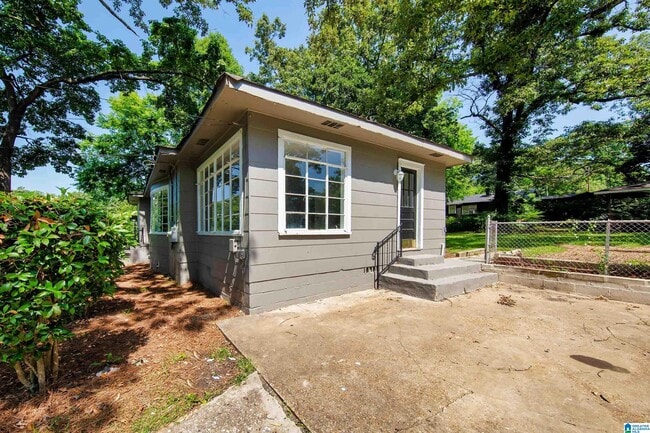 410 Swann Dr in Midfield, AL - Building Photo - Building Photo