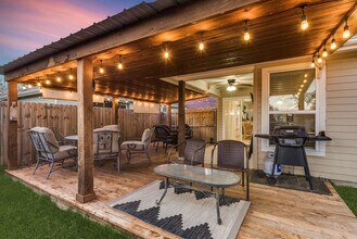 108 Arrowhead Dr in Sanger, TX - Building Photo - Building Photo
