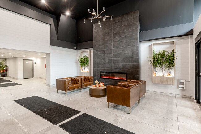 Forest Hill in London, ON - Building Photo - Lobby