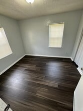 1528 Mount Herman St in Jacksonville, FL - Foto de edificio - Building Photo