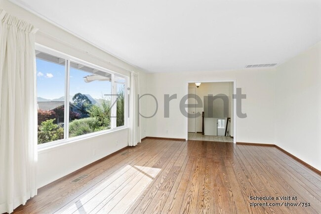 107 Warfield Dr in Moraga, CA - Building Photo - Building Photo