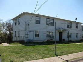 2248 Riverview Dr, Unit C in Irving, TX - Building Photo