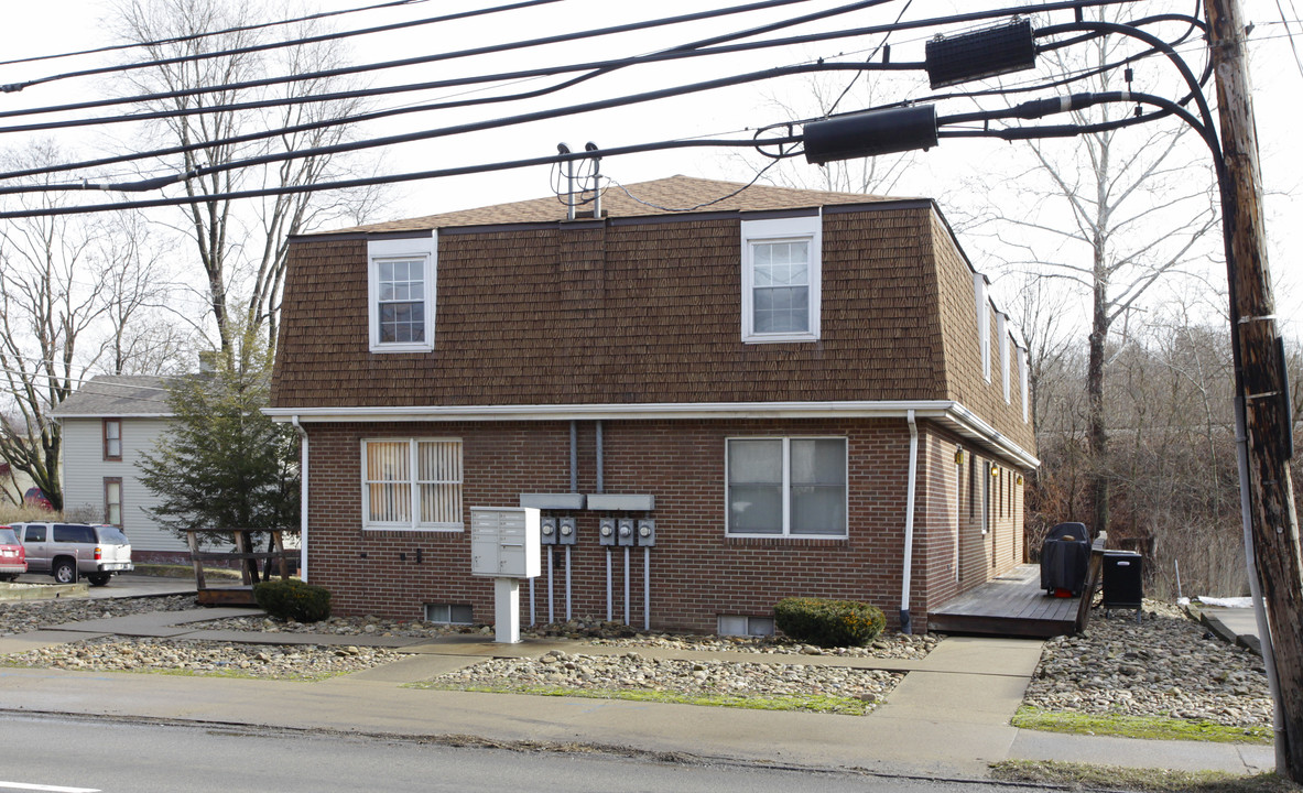 207 Washington Pike in Bridgeville, PA - Building Photo