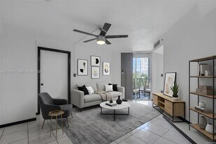 102 SW 6th Ave in Miami, FL - Building Photo