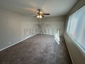 9314 Reeder Dr in Overland Park, KS - Building Photo - Building Photo